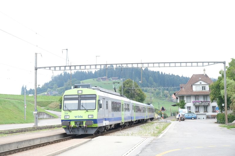 Datei:Eisenbahn-Schweiz-4905.JPG